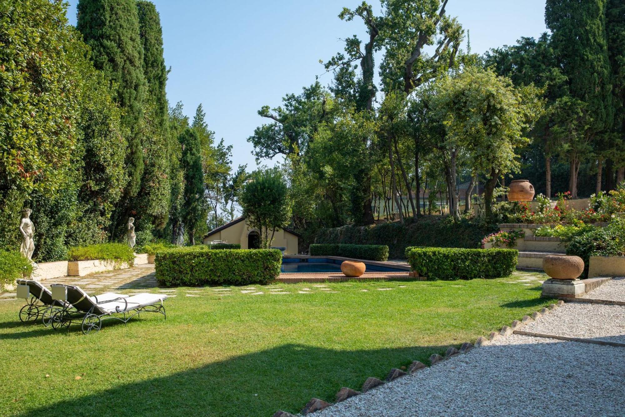 La Loggia Historic Resort Hotel 3*